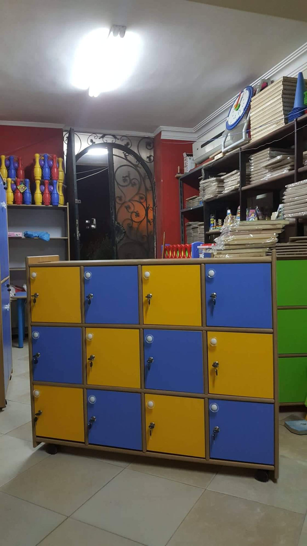 12 Box Storage Unit ( Closed )